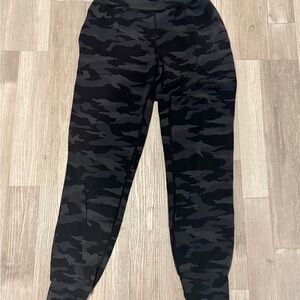 Athleta Salutation Camo Jogger Pants Small Tall ST